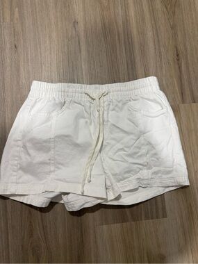 Universal Thread White Elastic Drawstring Athletic Shorts